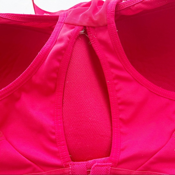 Victoria Sport Red Incredible Lightweight Max Lined Support Sport Bra - Picture 7 of 11